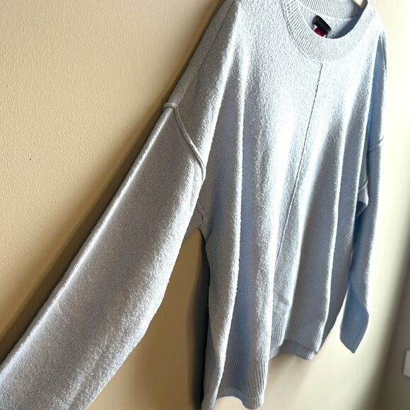 Light Blue Vince Camuto Crew Neck Sweater Size Large Line Down Middle - Picture 3 of 4